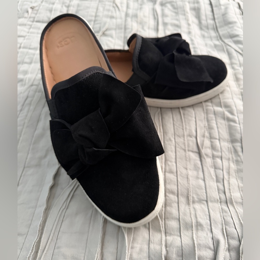 UGG Luci Bow Black Suede
Mule Slides Women's Size 10 Slip
On Flats